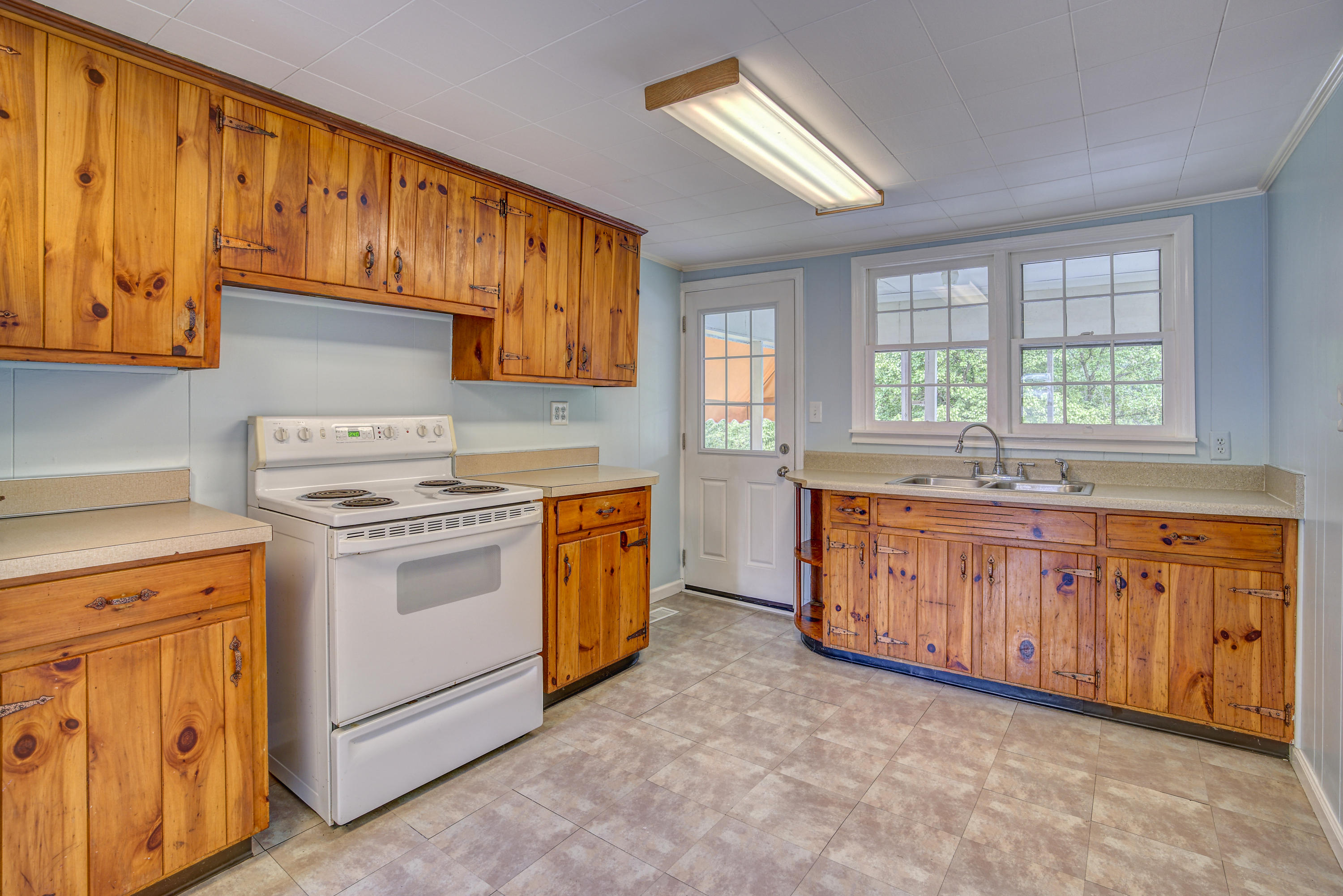 104 Hickory Road Bristol, TN 37620 - Photo 11 of 37 hick--8