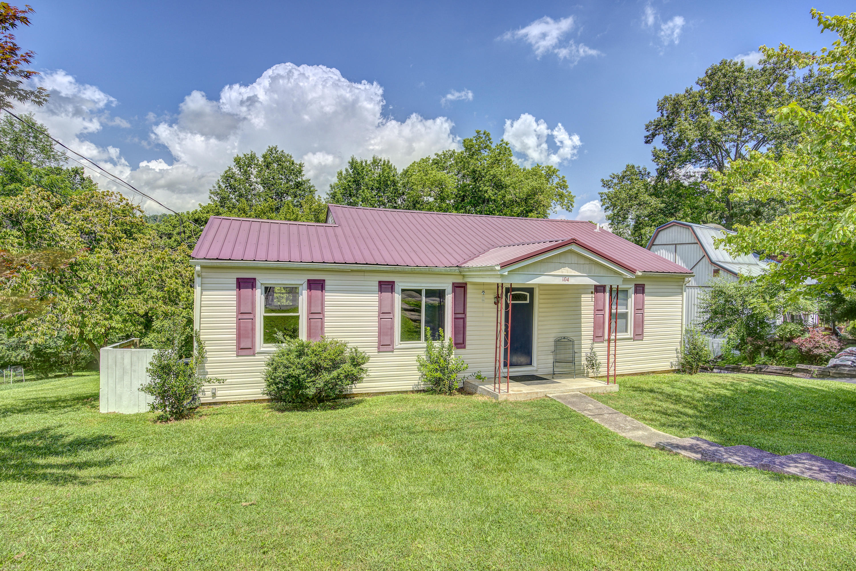 104 Hickory Road Bristol, TN 37620 - Photo 2 of 37 hick--30
