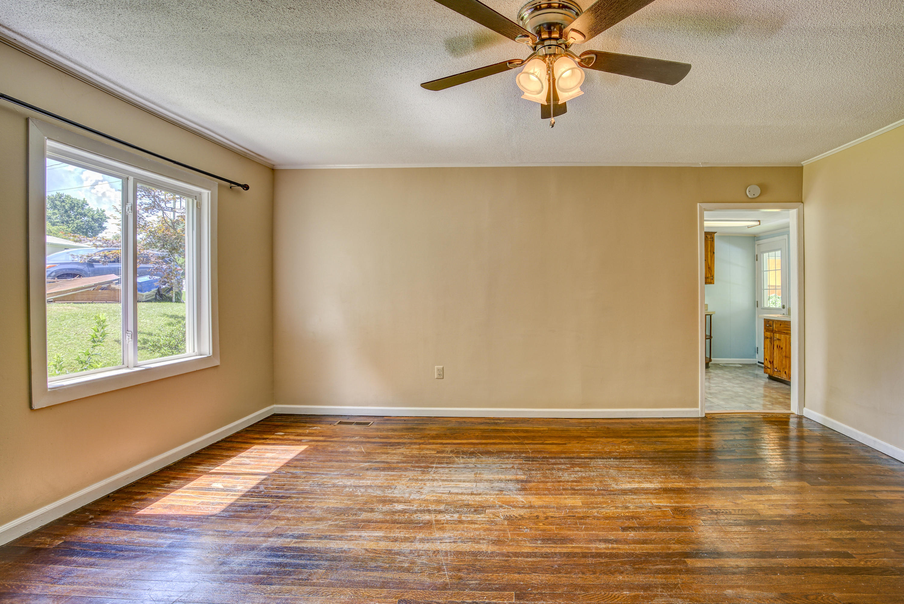 104 Hickory Road Bristol, TN 37620 - Photo 4 of 37 hick--1