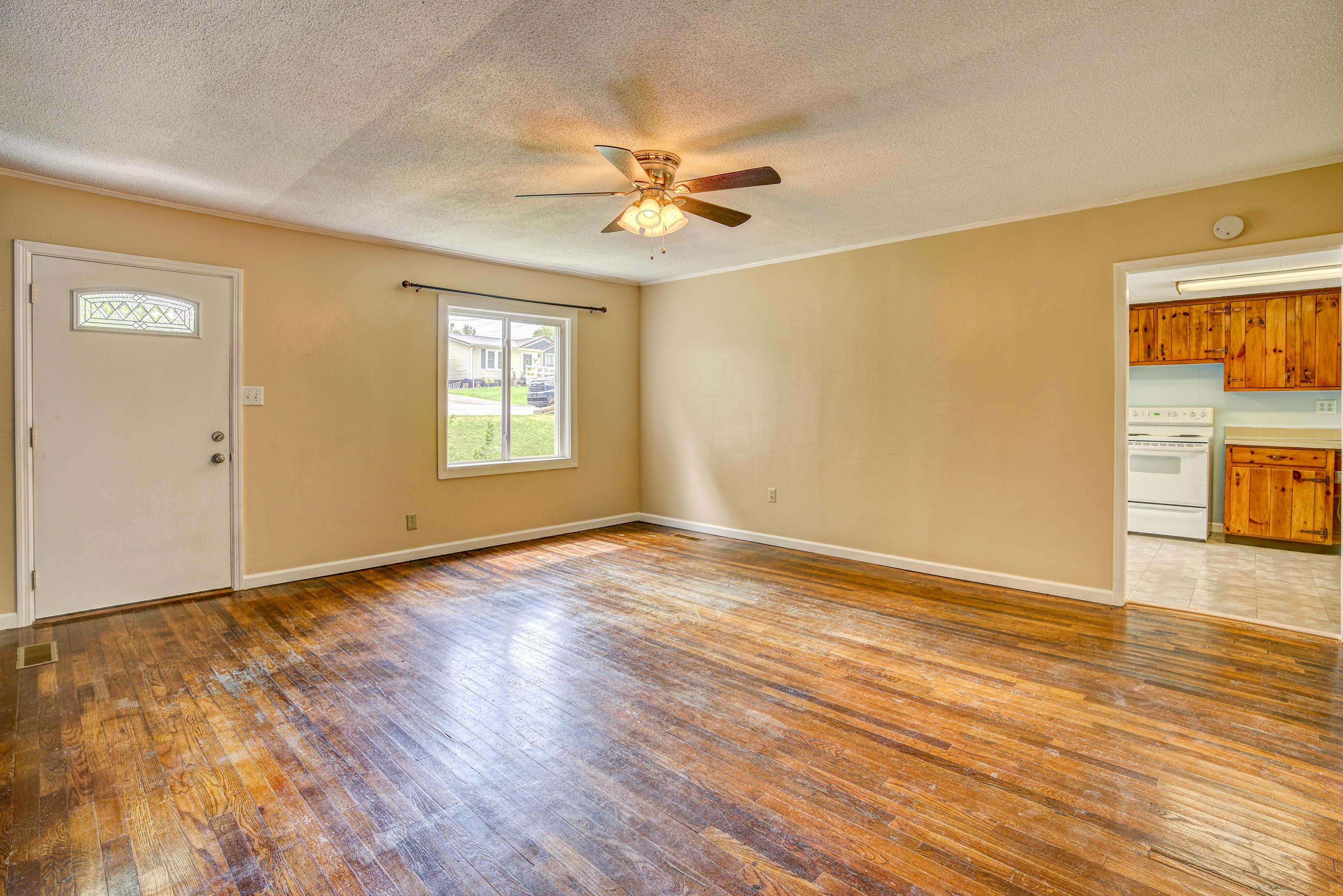 104 Hickory Road Bristol, TN 37620 - Photo 5 of 37 hick--2
