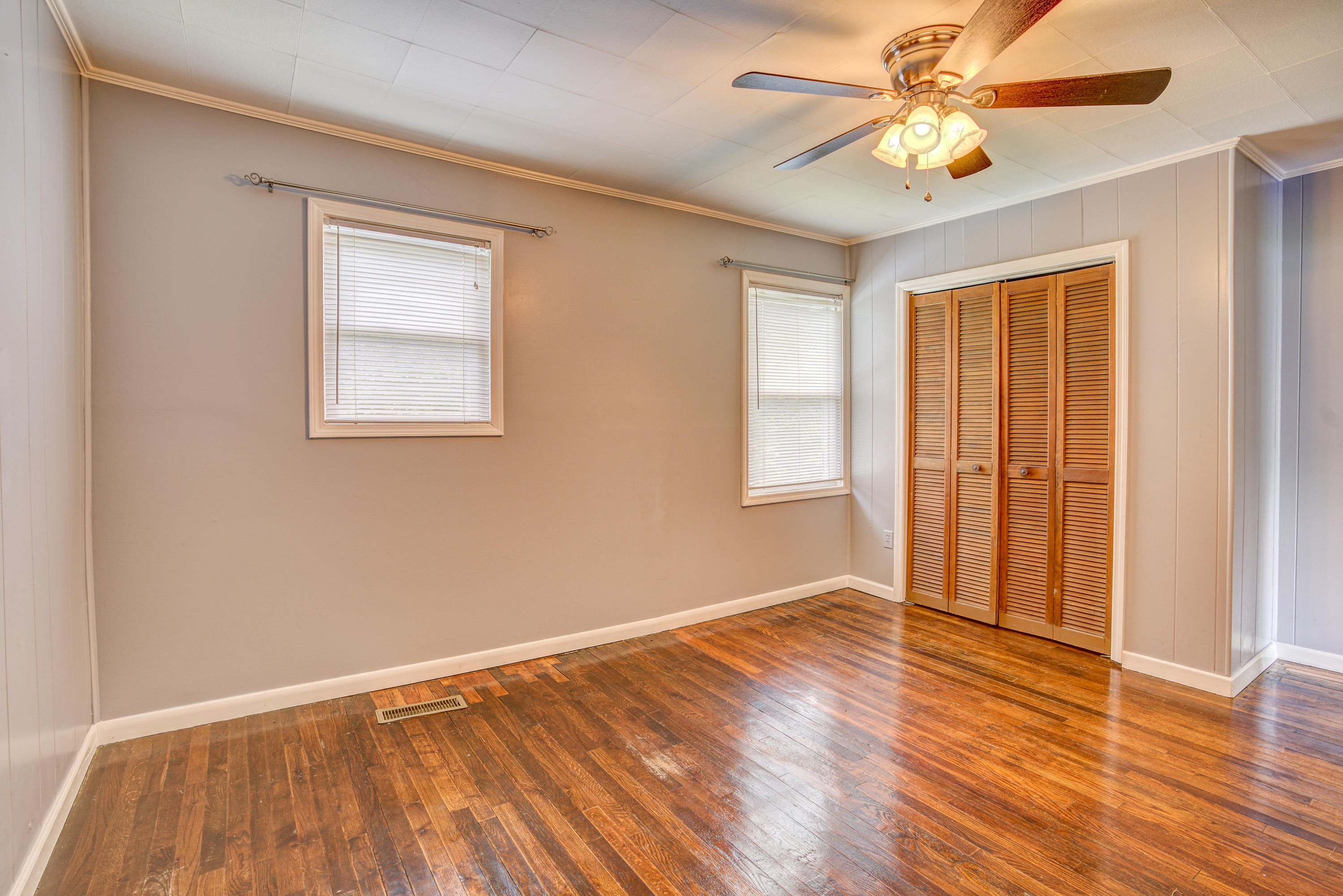 104 Hickory Road Bristol, TN 37620 - Photo 7 of 37 hick--4
