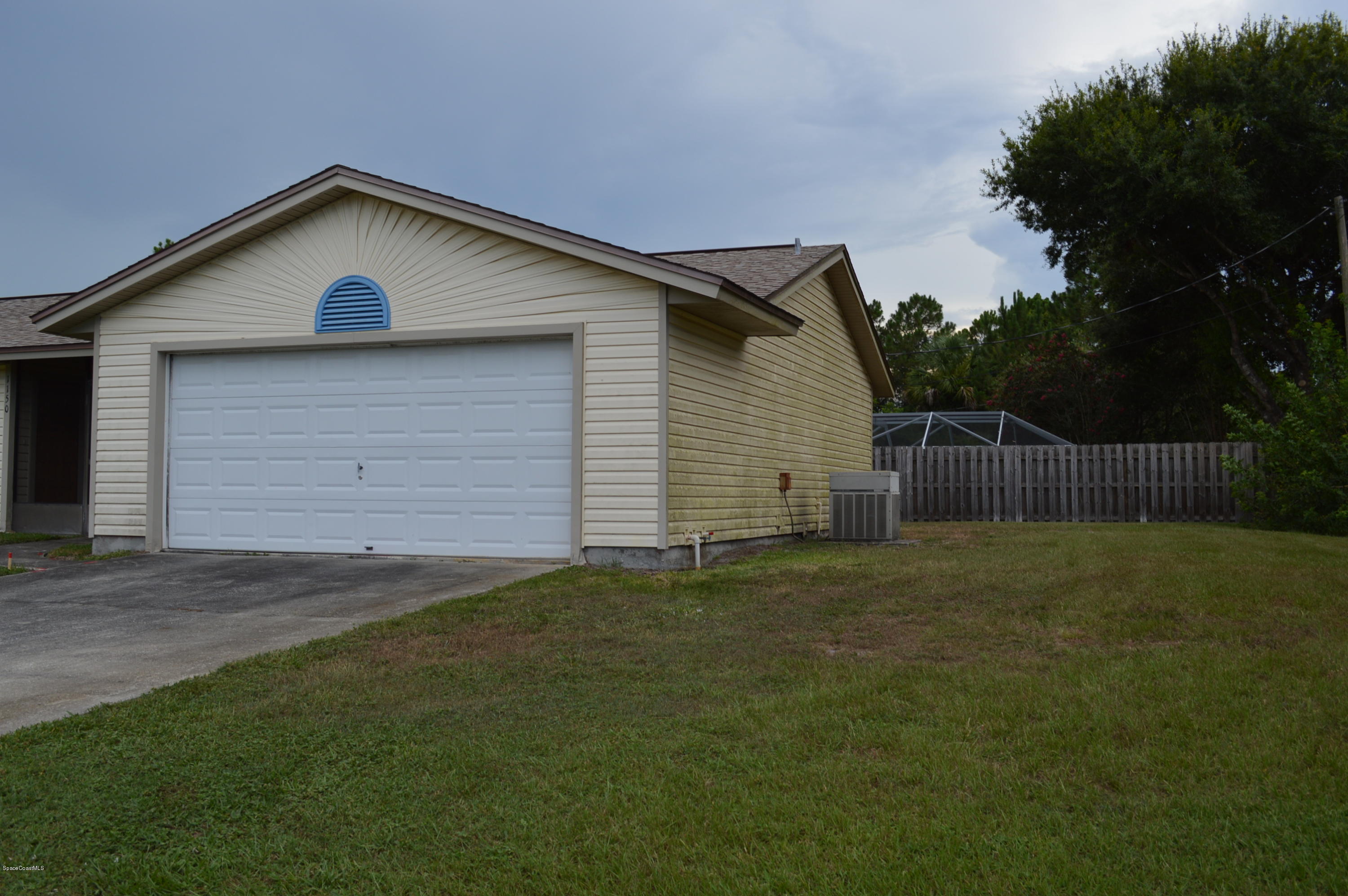 1150 Cherokee Road Southeast Palm Bay, FL 32909 - Photo 2 of 16 DSC_0571