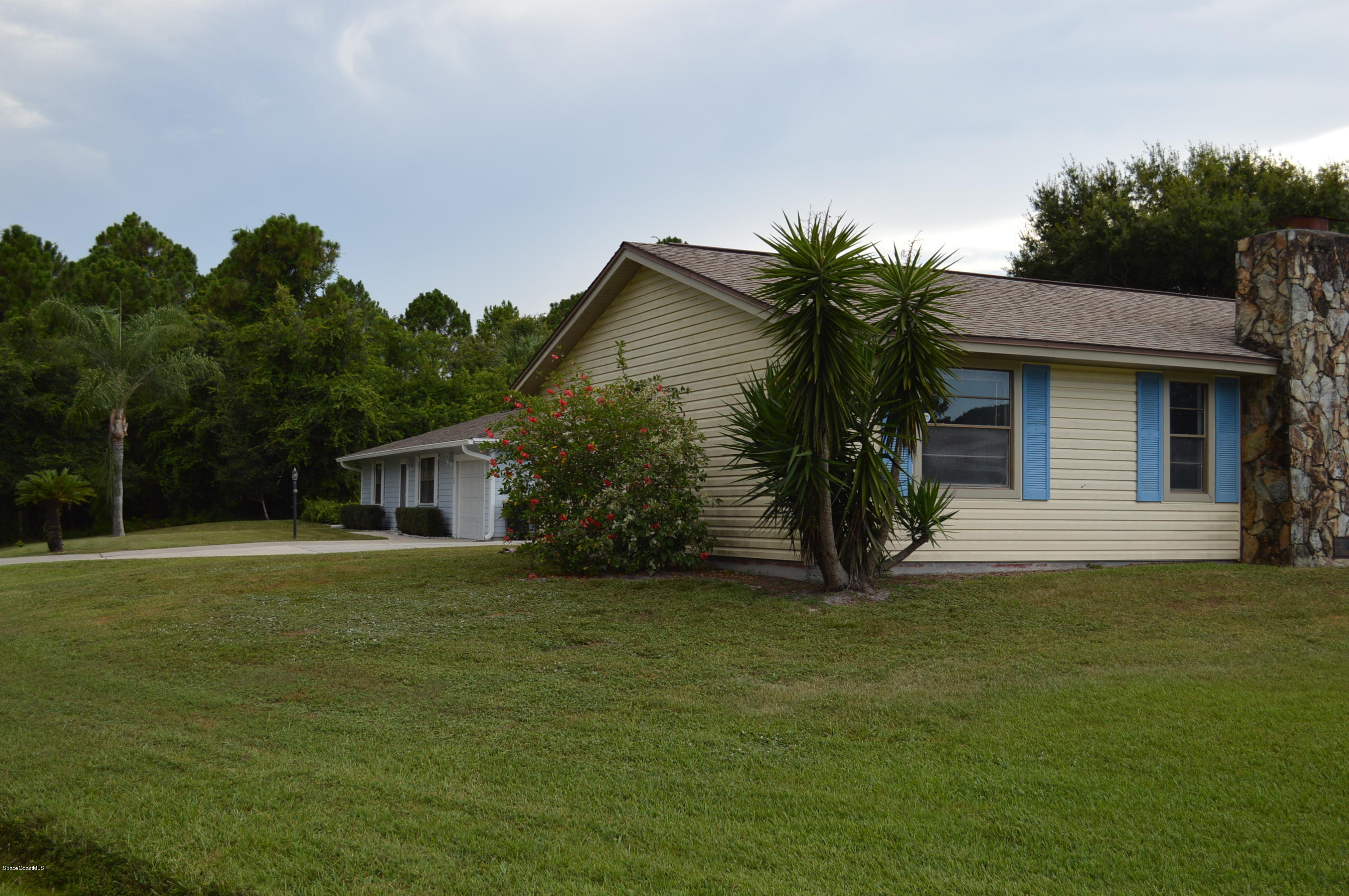 1150 Cherokee Road Southeast Palm Bay, FL 32909 - Photo 3 of 16 DSC_0572