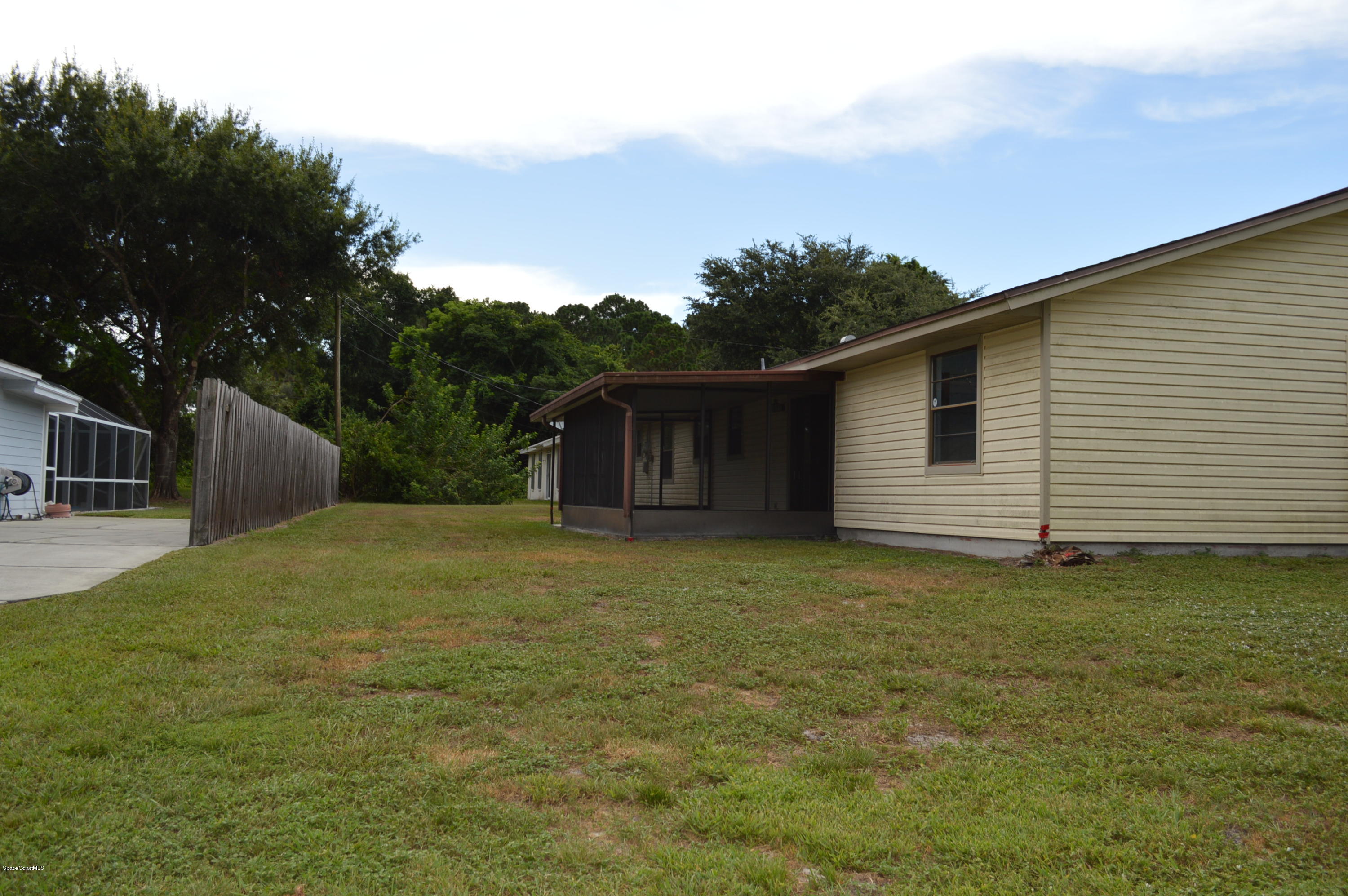 1150 Cherokee Road Southeast Palm Bay, FL 32909 - Photo 5 of 16 DSC_0575