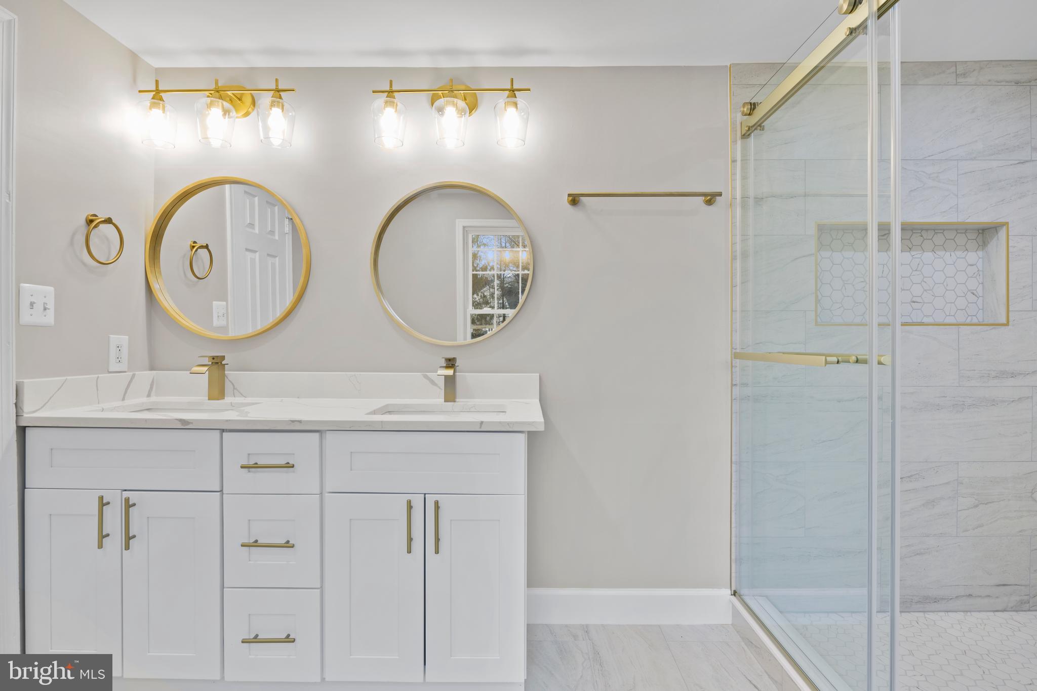 8705 Ferrysburg Way Gaithersburg, MD 20886 - Photo 26 of 38 Glass shower door