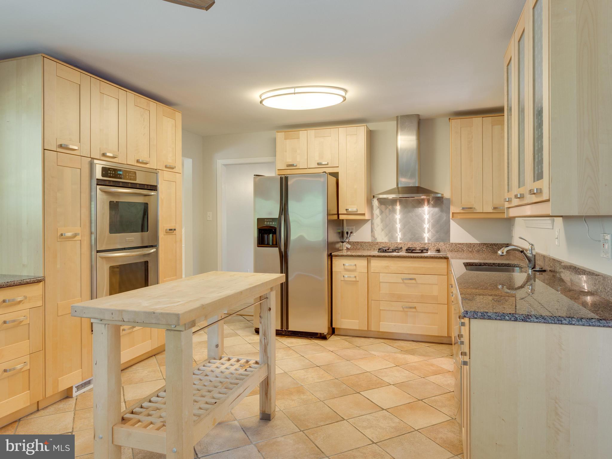 8634 Victoria Road Springfield, VA 22151 - Photo 2 of 29 Kitchen