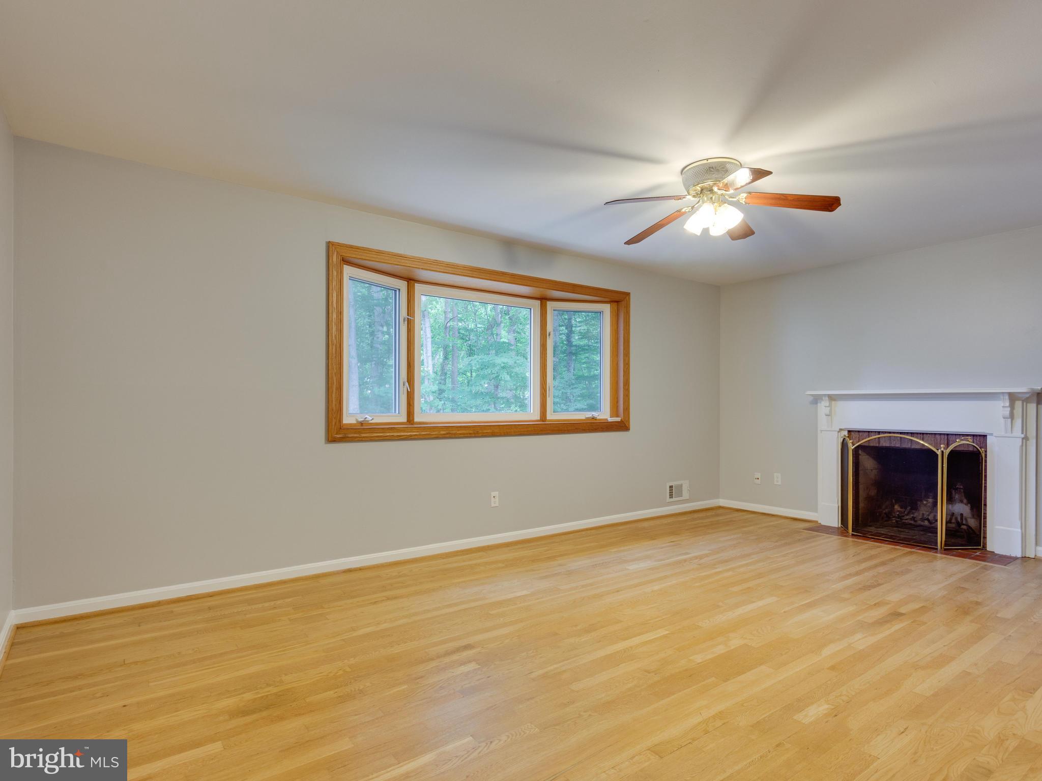 8634 Victoria Road Springfield, VA 22151 - Photo 14 of 29 Living Room