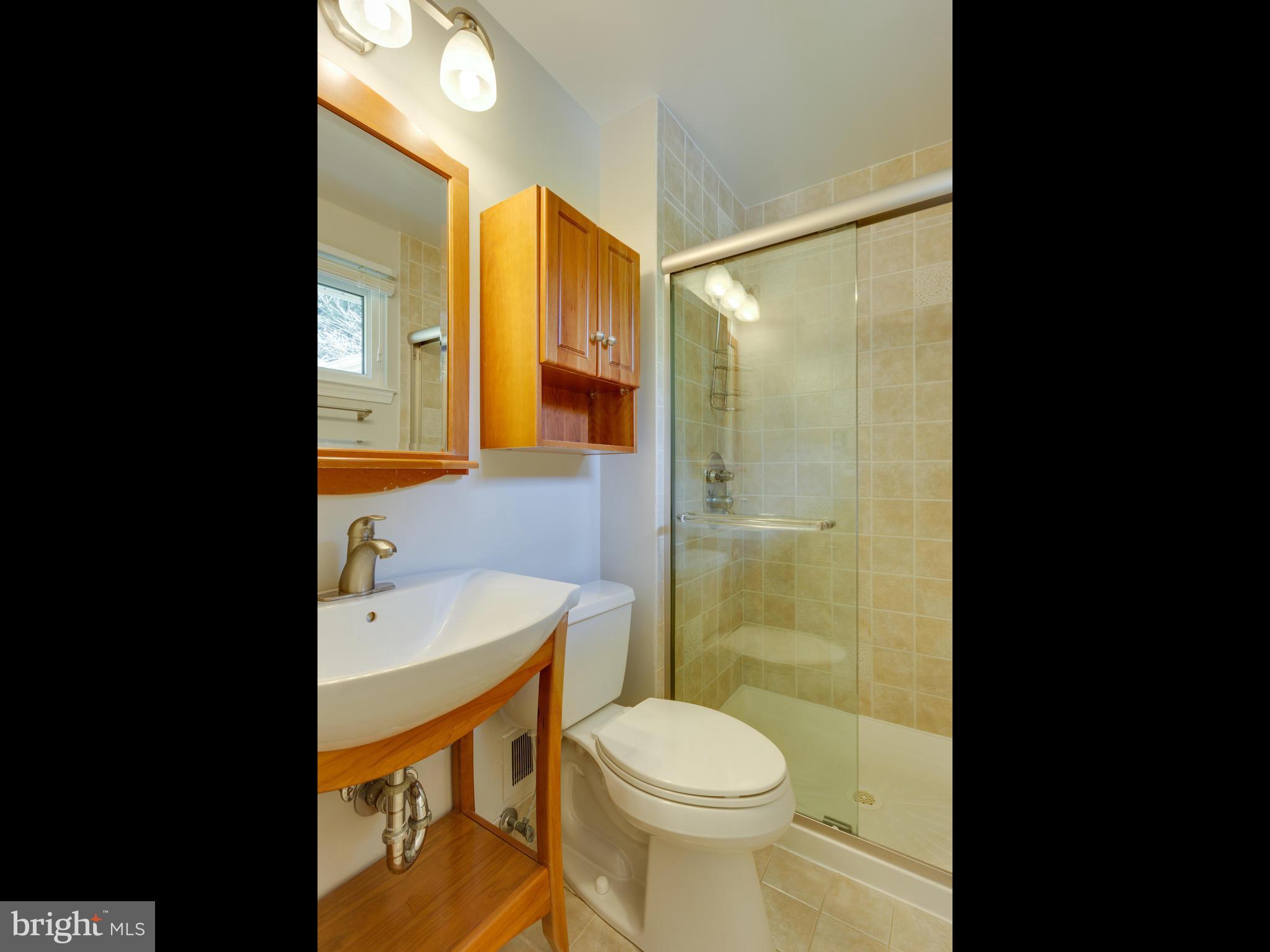8634 Victoria Road Springfield, VA 22151 - Photo 23 of 29 Bath