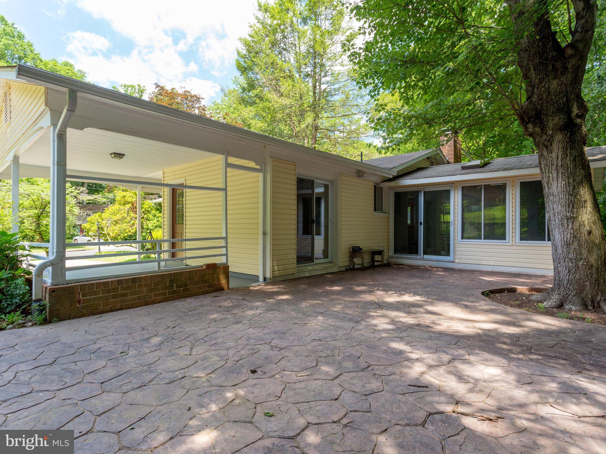 8634 Victoria Road Springfield, VA 22151 - Photo 6 of 29 Exterior (General)