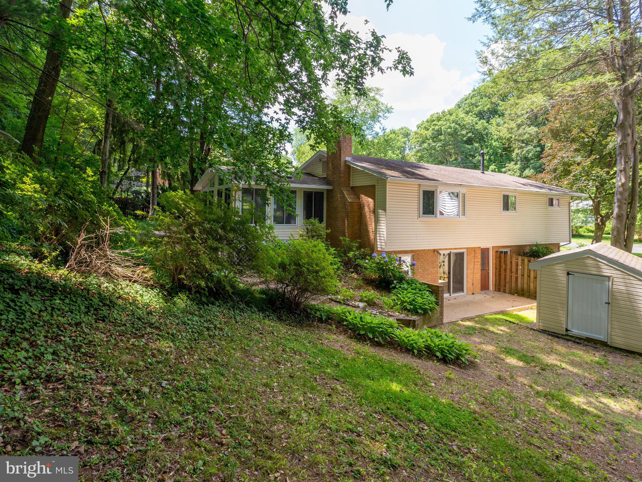 8634 Victoria Road Springfield, VA 22151 - Photo 7 of 29 Exterior (Rear)