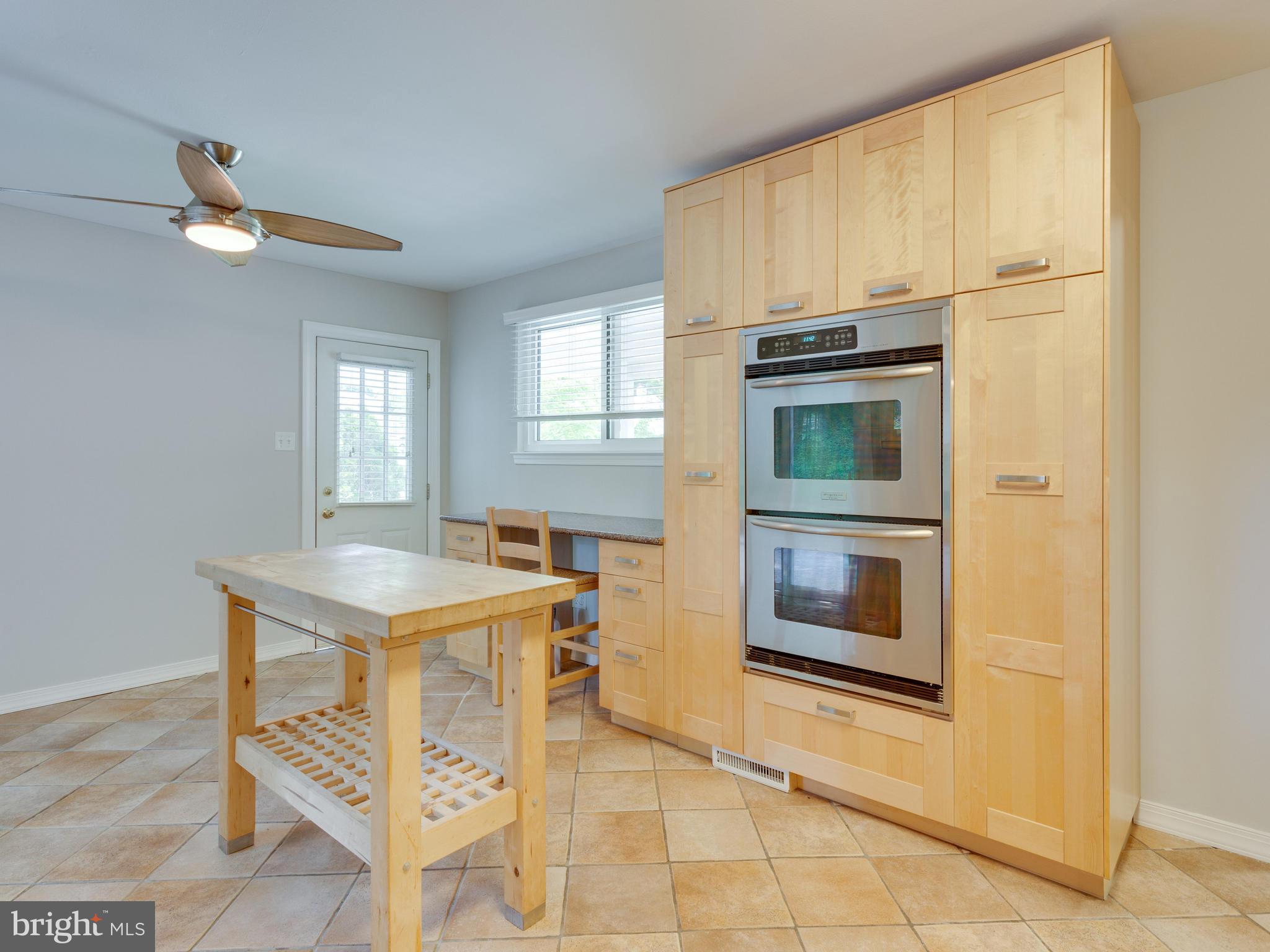 8634 Victoria Road Springfield, VA 22151 - Photo 8 of 29 Kitchen