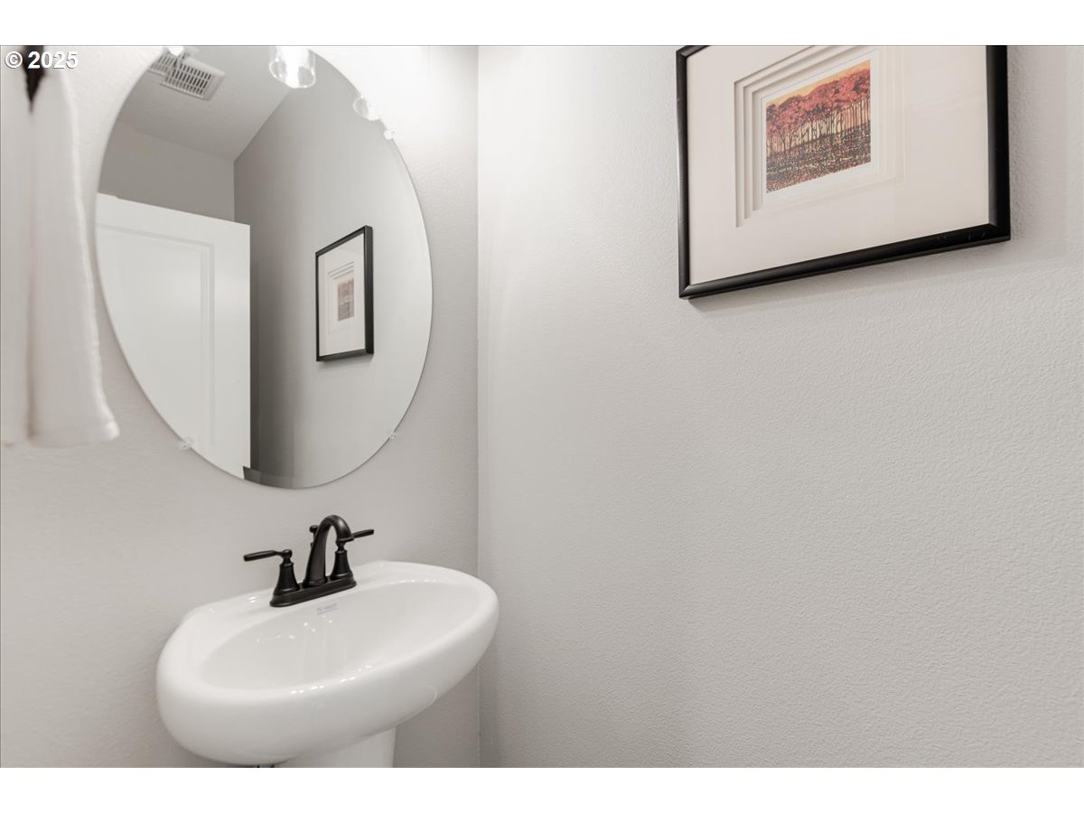 913 Southwest 49th Street Gresham, OR 97080 - Photo 23 of 39 Gallery Image 23