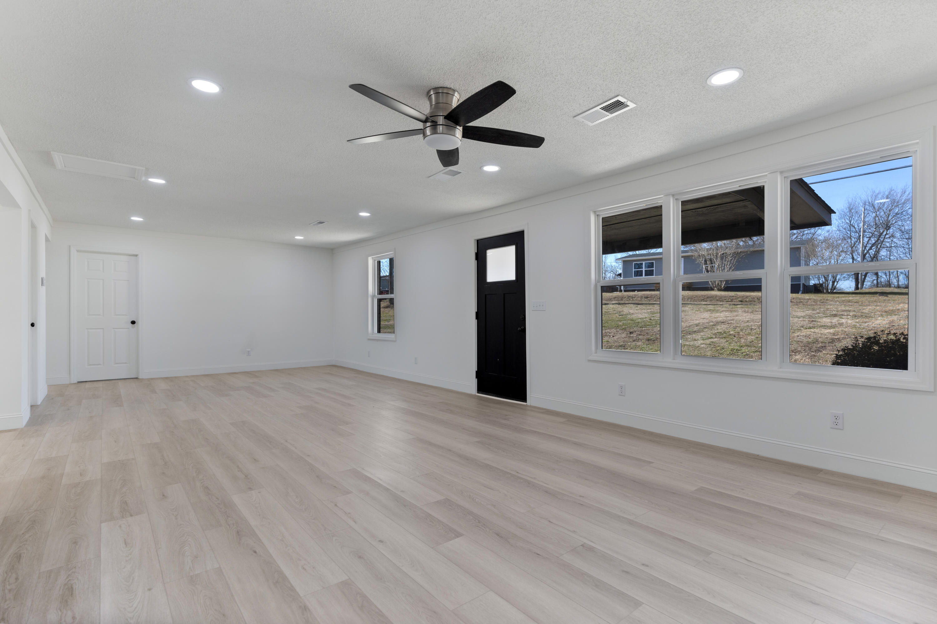 711 Walter Street Athens, TN 37303 - Photo 6 of 29 146A7550
