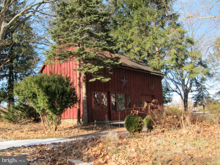 2432 Ridge Road Elverson, PA 19520 - Photo 5 of 25 Gallery Image 5
