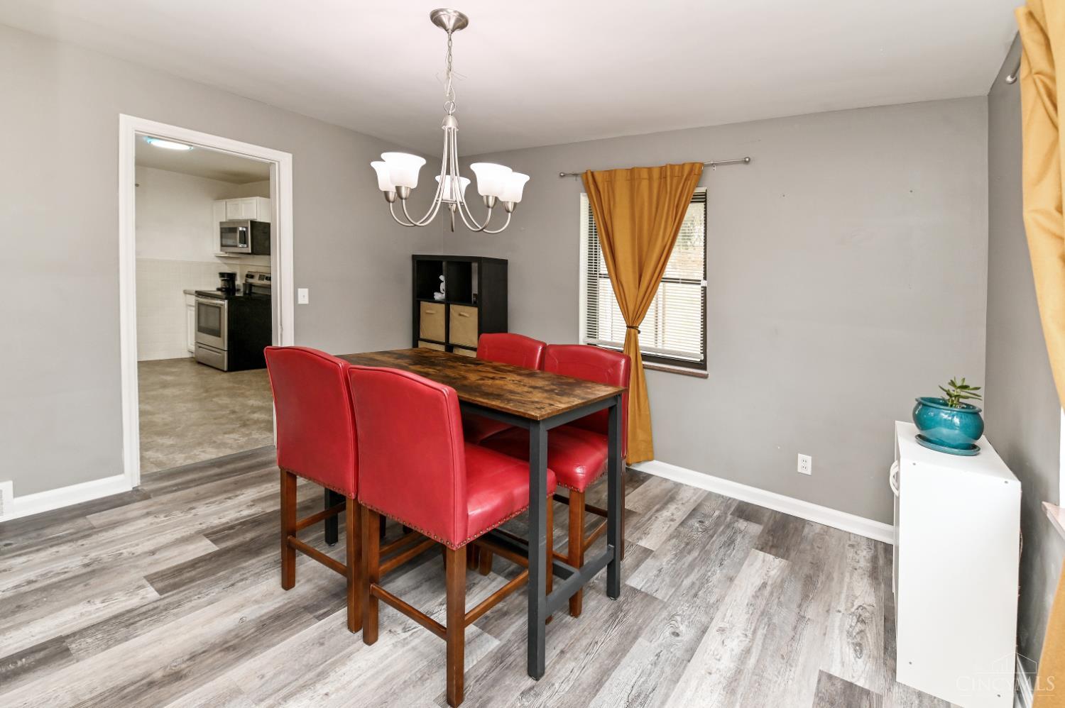 5223 Ralph Avenue Cincinnati, OH 45238 - Photo 11 of 32
