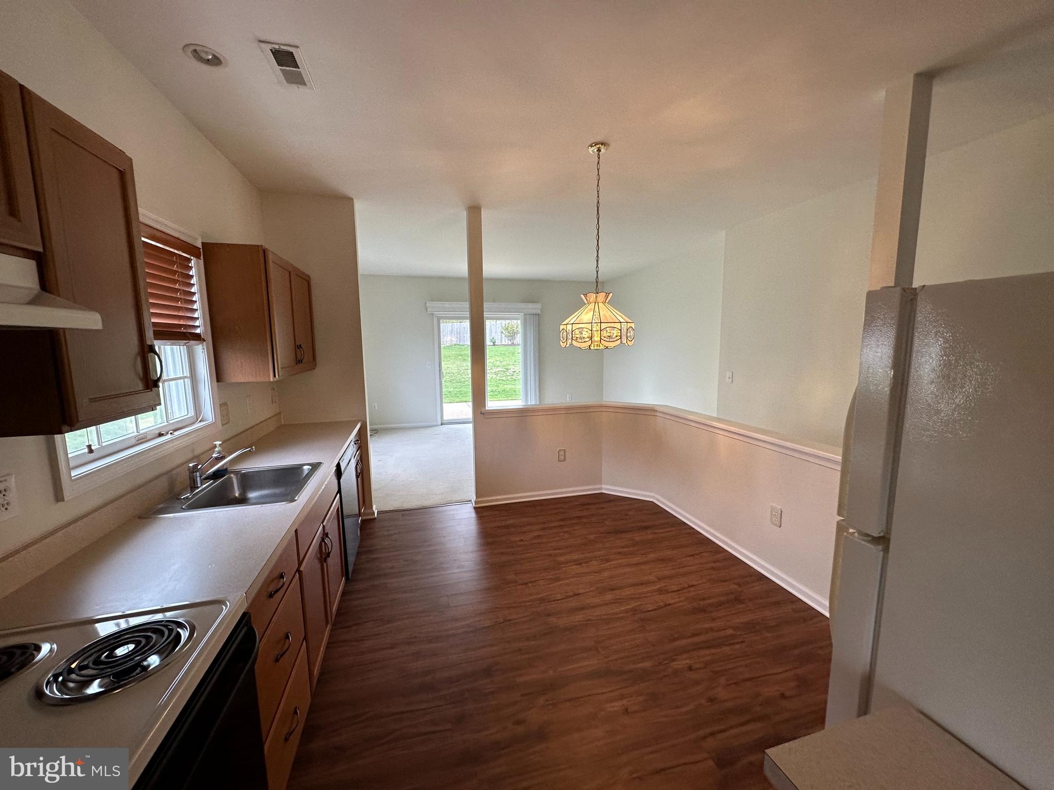 39 Sunset Lane Columbus, NJ 08022 - Photo 4 of 12 a view of a living room and dining room furniture