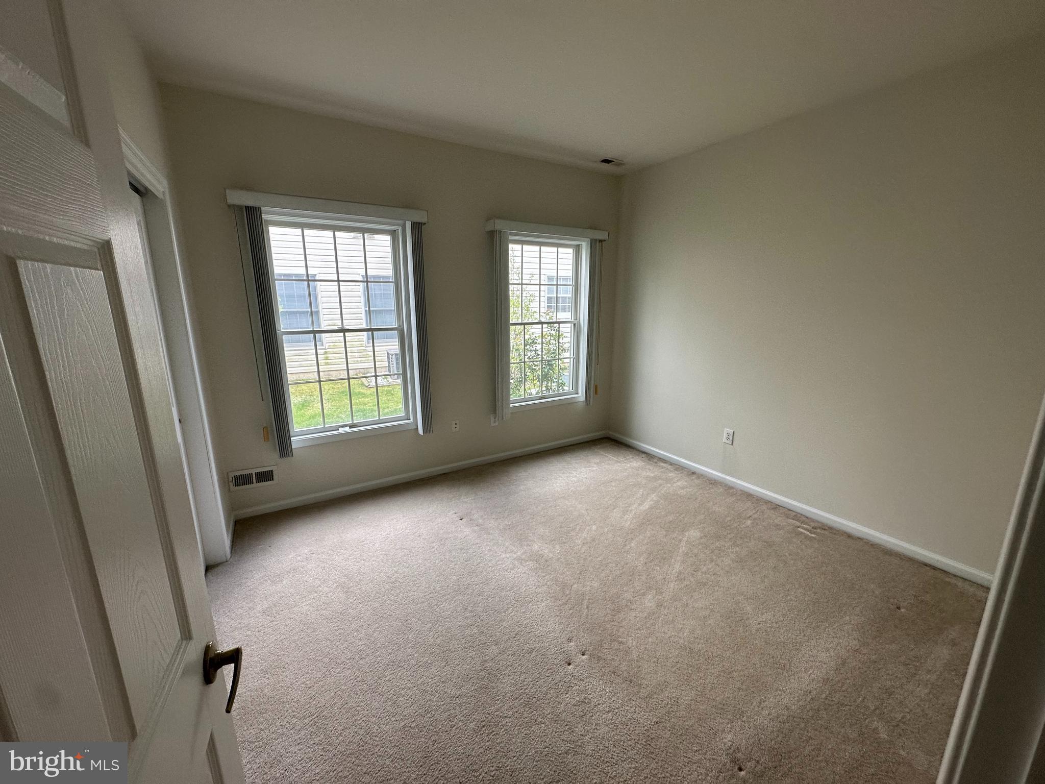 39 Sunset Lane Columbus, NJ 08022 - Photo 10 of 12 an empty room with windows
