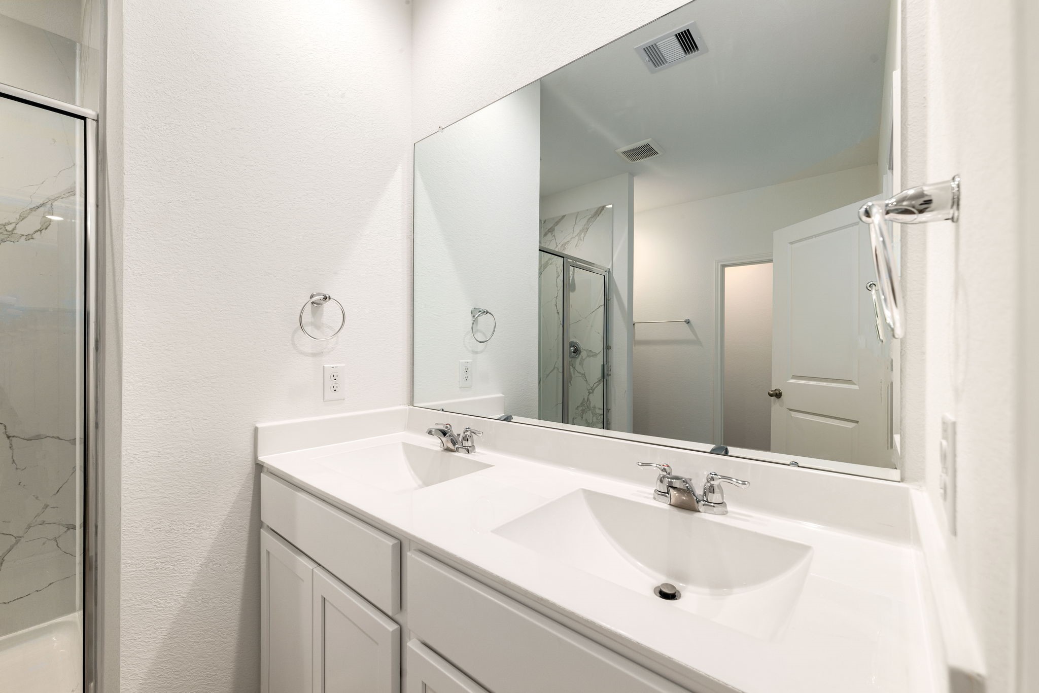 3023 Sycamore Run Lane Rosenberg, TX 77469 - Photo 15 of 26 Double Vanities in Primary Bath