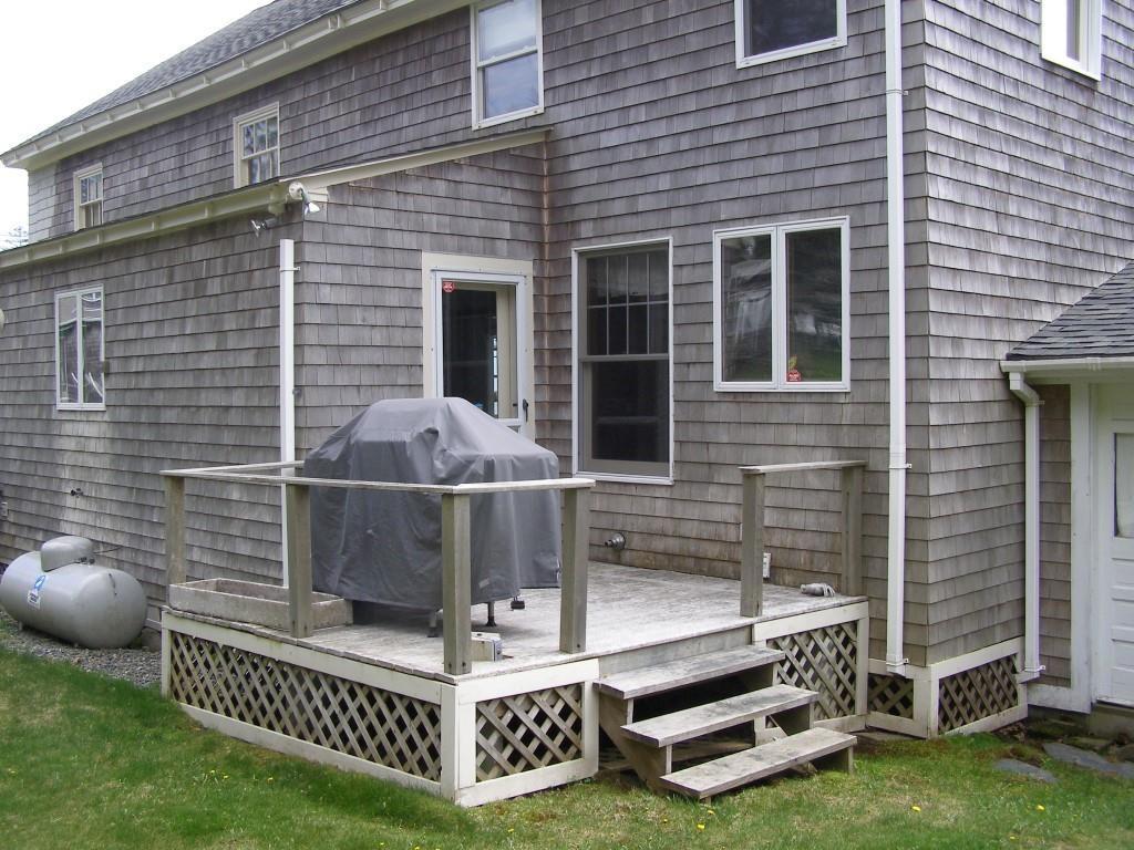 22 Spring Street East Boothbay, ME 04544 - Photo 26 of 27 The back deck