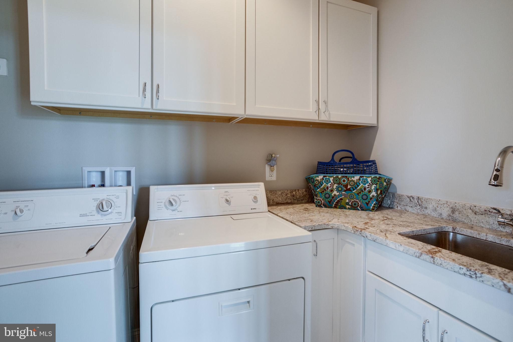 41820 Reservoir Road Leesburg, VA 20175 - Photo 87 of 131 Upper Level Laundry Room