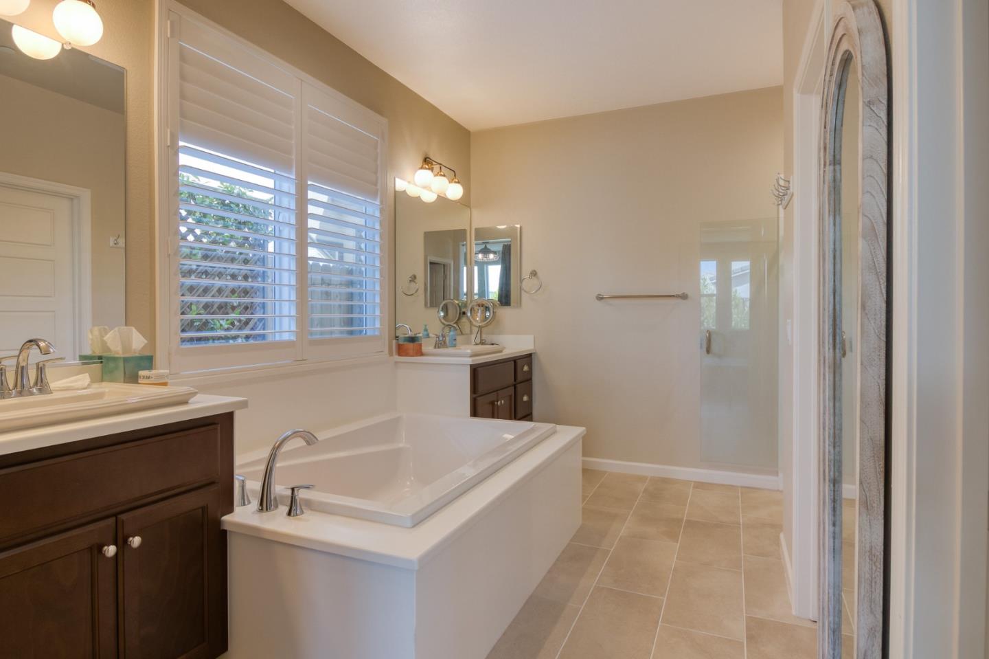 4341 Trailblazer Way Modesto, CA 95356 - Photo 23 of 27 a bathroom with a sink and a bathtub