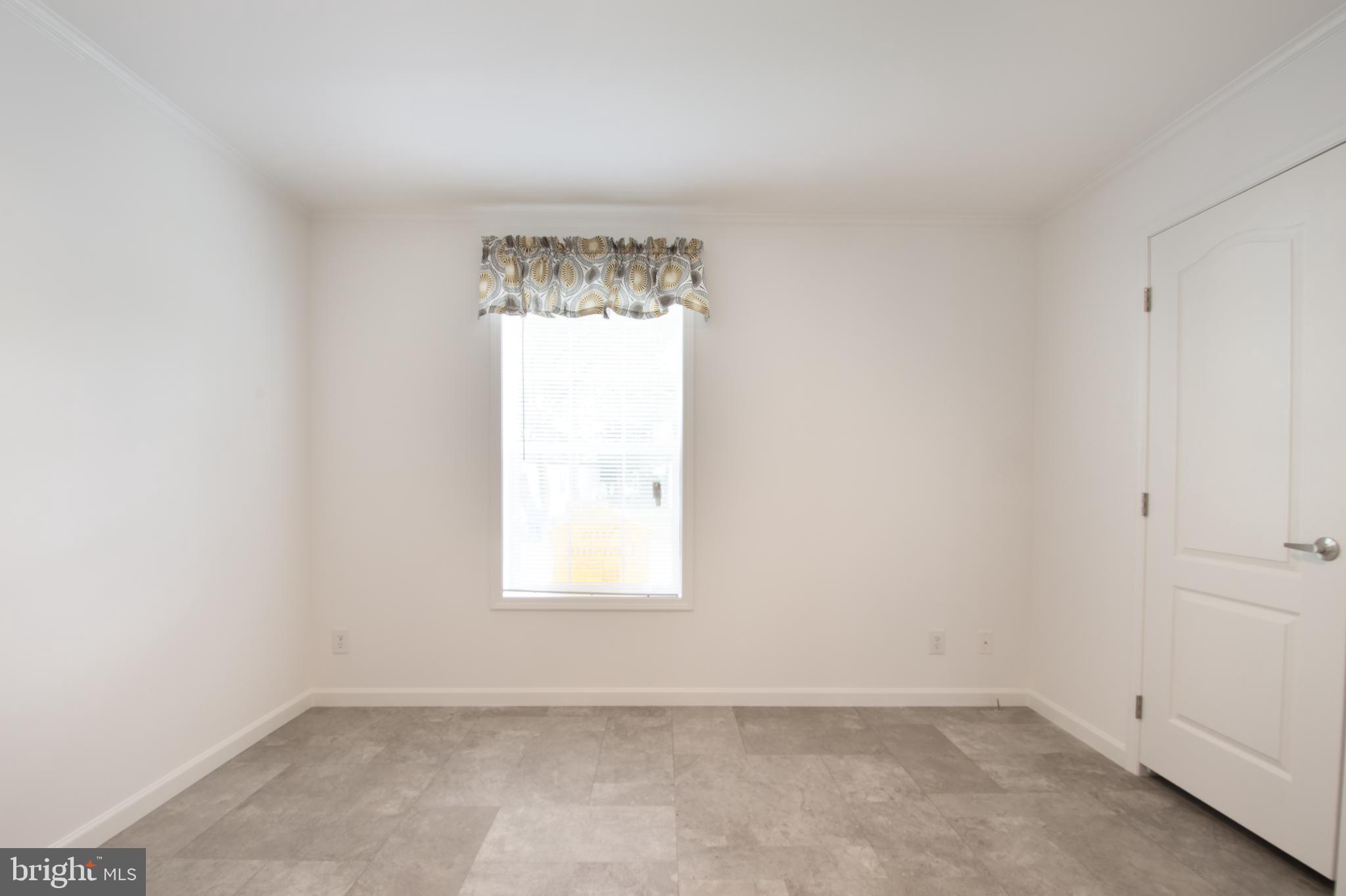 68 Friars Lane, Unit 68 Hartly, DE 19953 - Photo 7 of 18 an empty room with a window