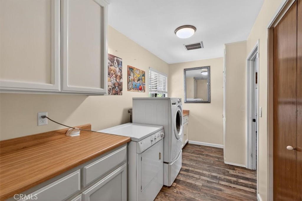 1373 Richland Road Yuba City, CA 95993 - Photo 30 of 47 Laundry Room
