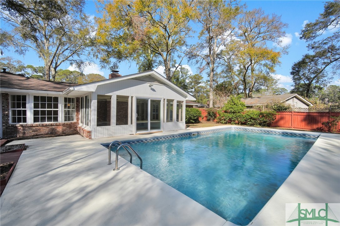105 Carlton Road Savannah, GA 31410 - Photo 1 of 34