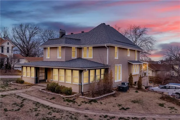 $289,900 | 121 West North Street, Warrensburg, MO 64093