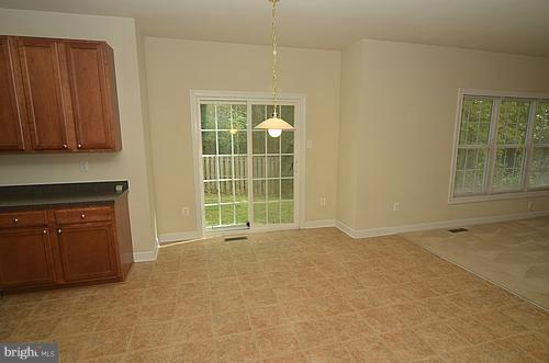 4828 Ridge Road Baltimore, MD 21237 - Photo 1 of 26 Breakfast area