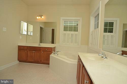 4828 Ridge Road Baltimore, MD 21237 - Photo 17 of 26 Bath (Master)