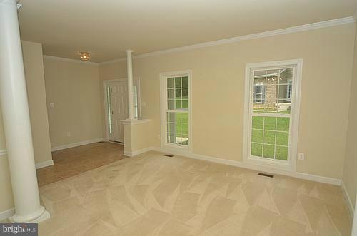 4828 Ridge Road Baltimore, MD 21237 - Photo 8 of 26 Living Room