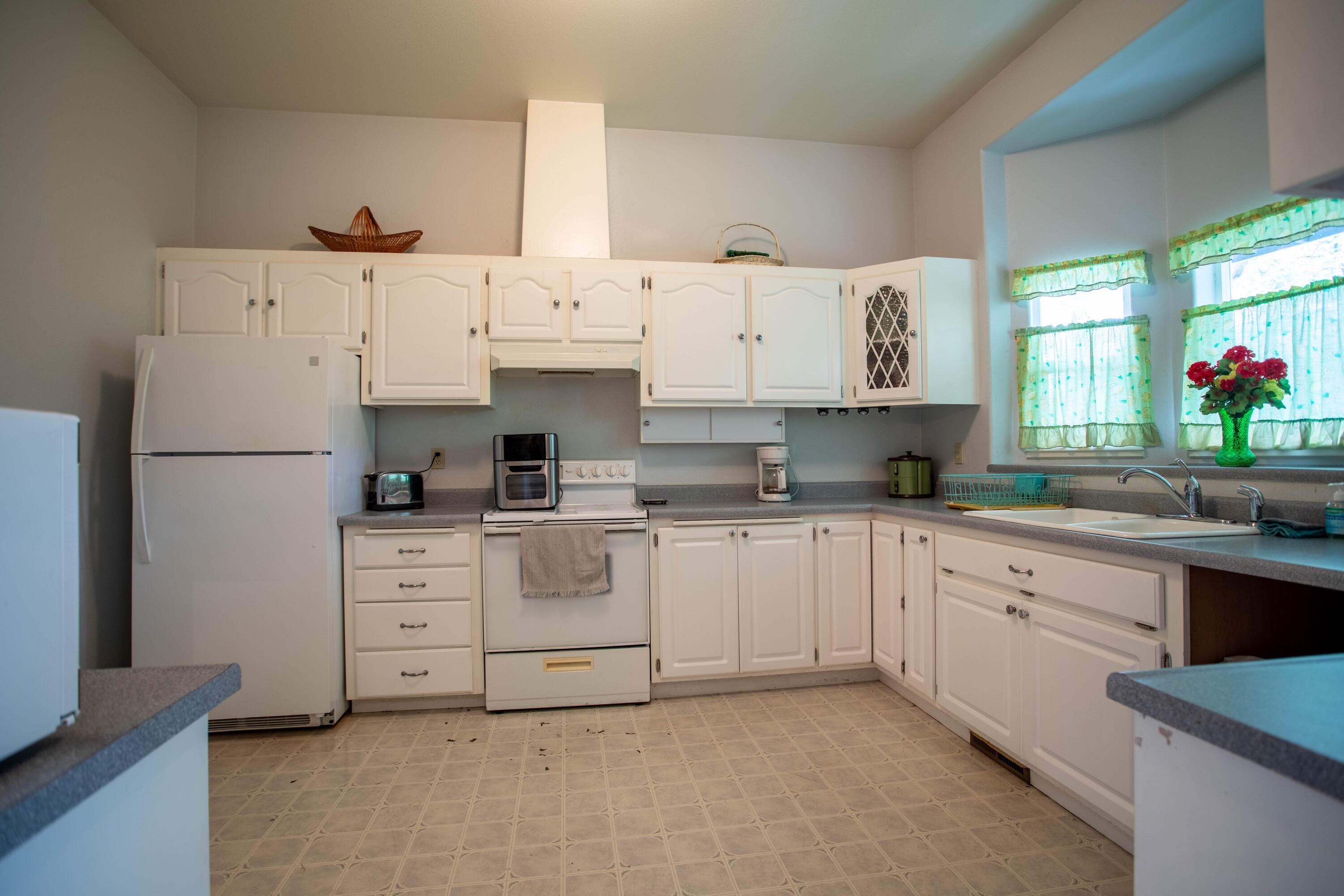 6477 Donaldson Road Grants Pass, OR 97526 - Photo 11 of 27 11