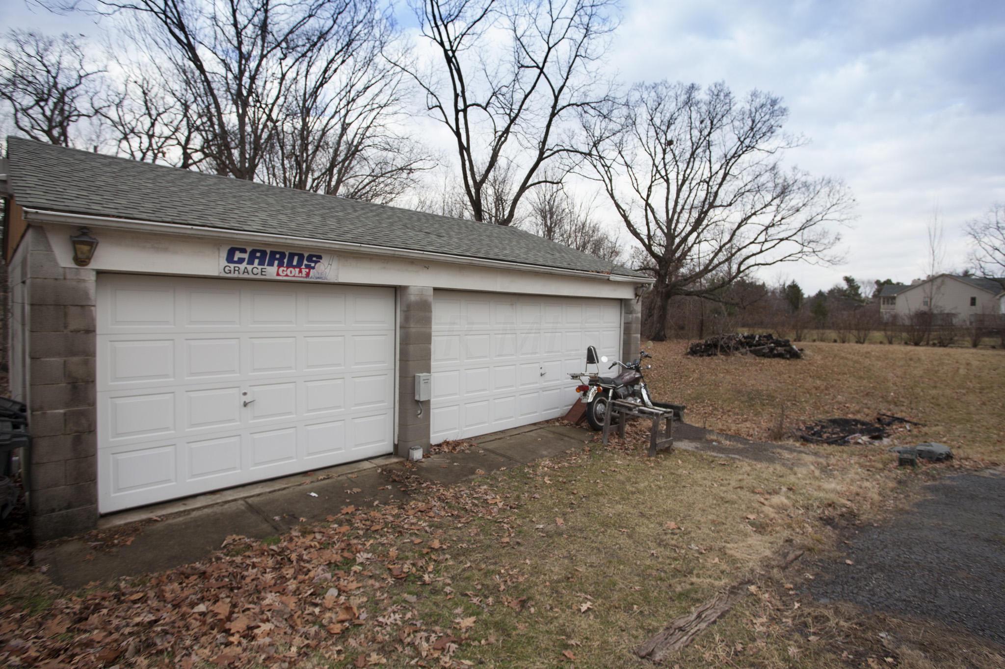8221 Flint Road Columbus, OH 43235 - Photo 2 of 15