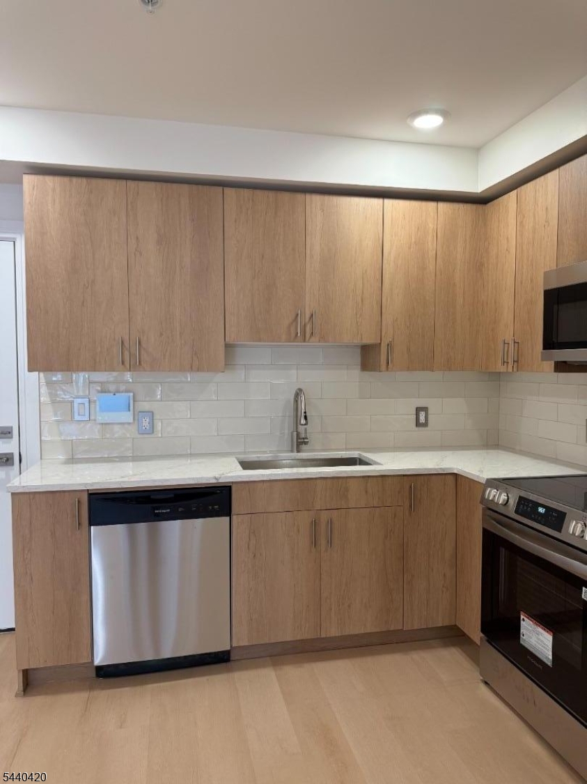 627 Valley Road, Unit B Montclair, NJ 07043 - Photo 8 of 39