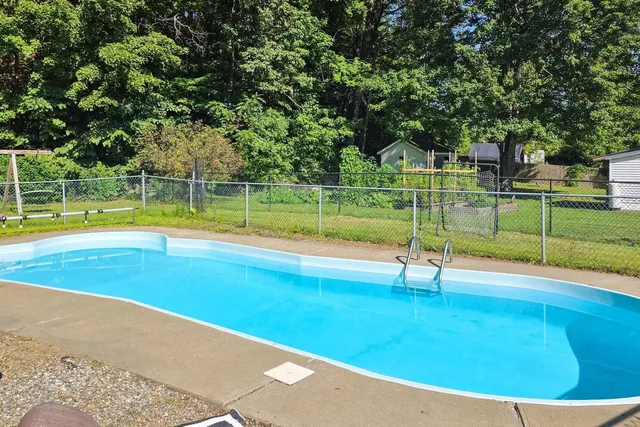 $379,000 | 1668 Hartford Avenue, Hartford, VT 05001