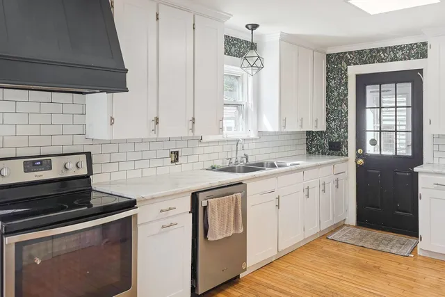 $379,000 | 1668 Hartford Avenue, Hartford, VT 05001