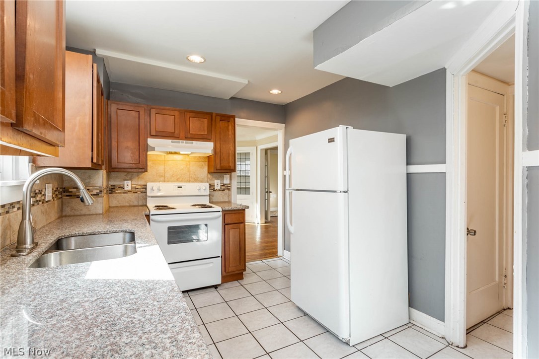 3815 Tremont Road Cleveland Heights, OH 44121 - Photo 4 of 31