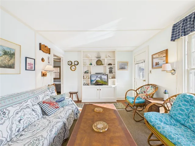 $999,900 | 1140 Succotash Road, Narragansett, RI 02879