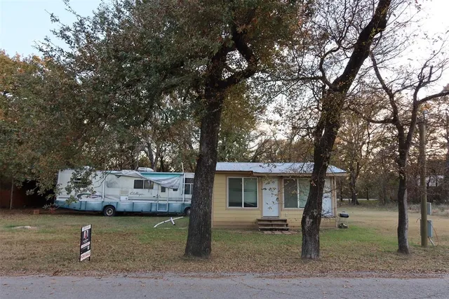 a view of a house with a tree