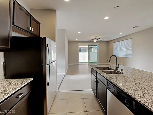 $2,100 | 7160 Ashcroft Street, North Las Vegas, NV 89084