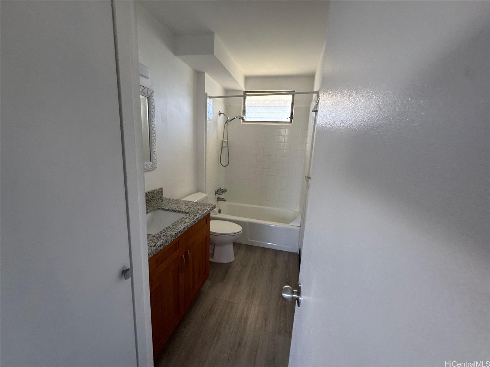 1323 Matlock Avenue Honolulu, HI 96814 - Photo 7 of 7 Unit 3 bathroom