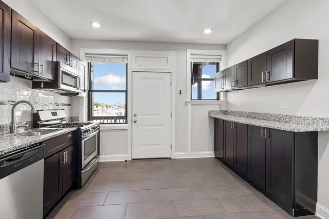 $2,650 | 3048 West Leland Avenue, Unit 3, Chicago, IL 60625