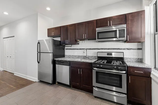 $2,650 | 3048 West Leland Avenue, Unit 3, Chicago, IL 60625