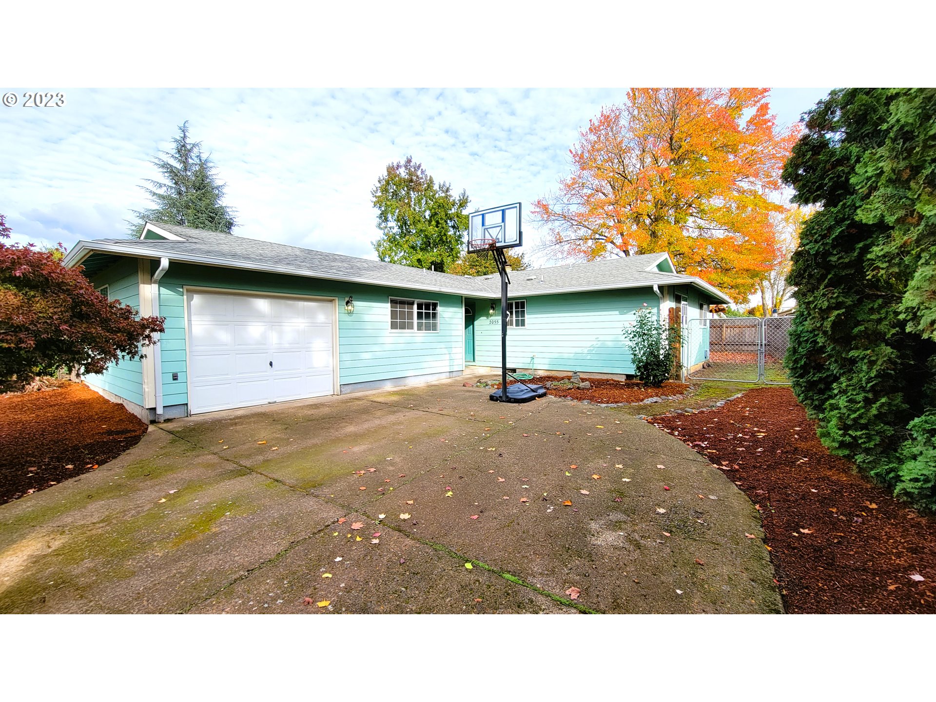 2055 Praslin Street Eugene, OR 97402 - Photo 2 of 14 a house view with a backyard space