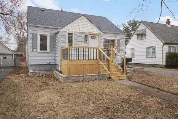 a view of a house with a yard