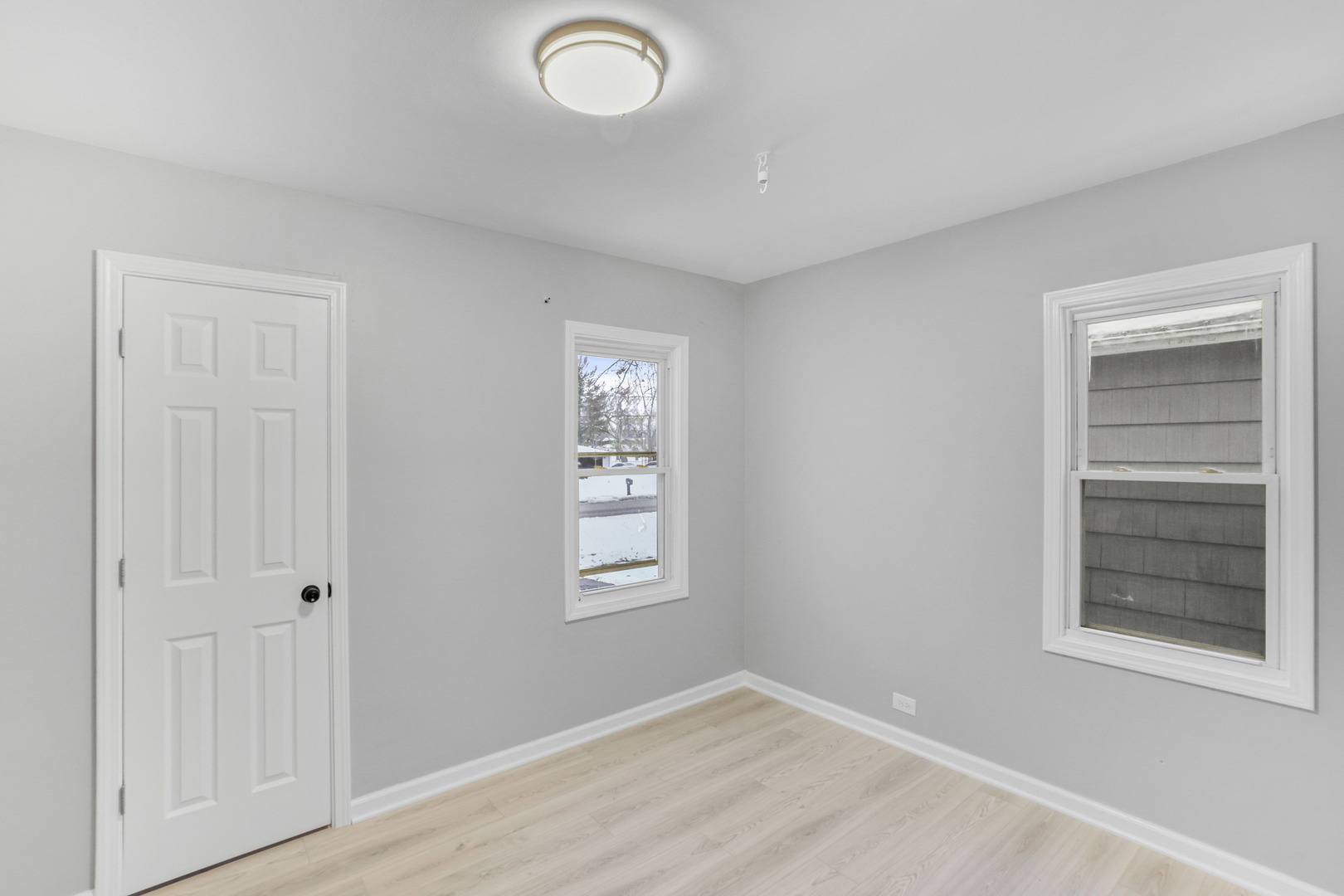 3250 186th Street Lansing, IL 60438 - Photo 11 of 18 an empty room with windows