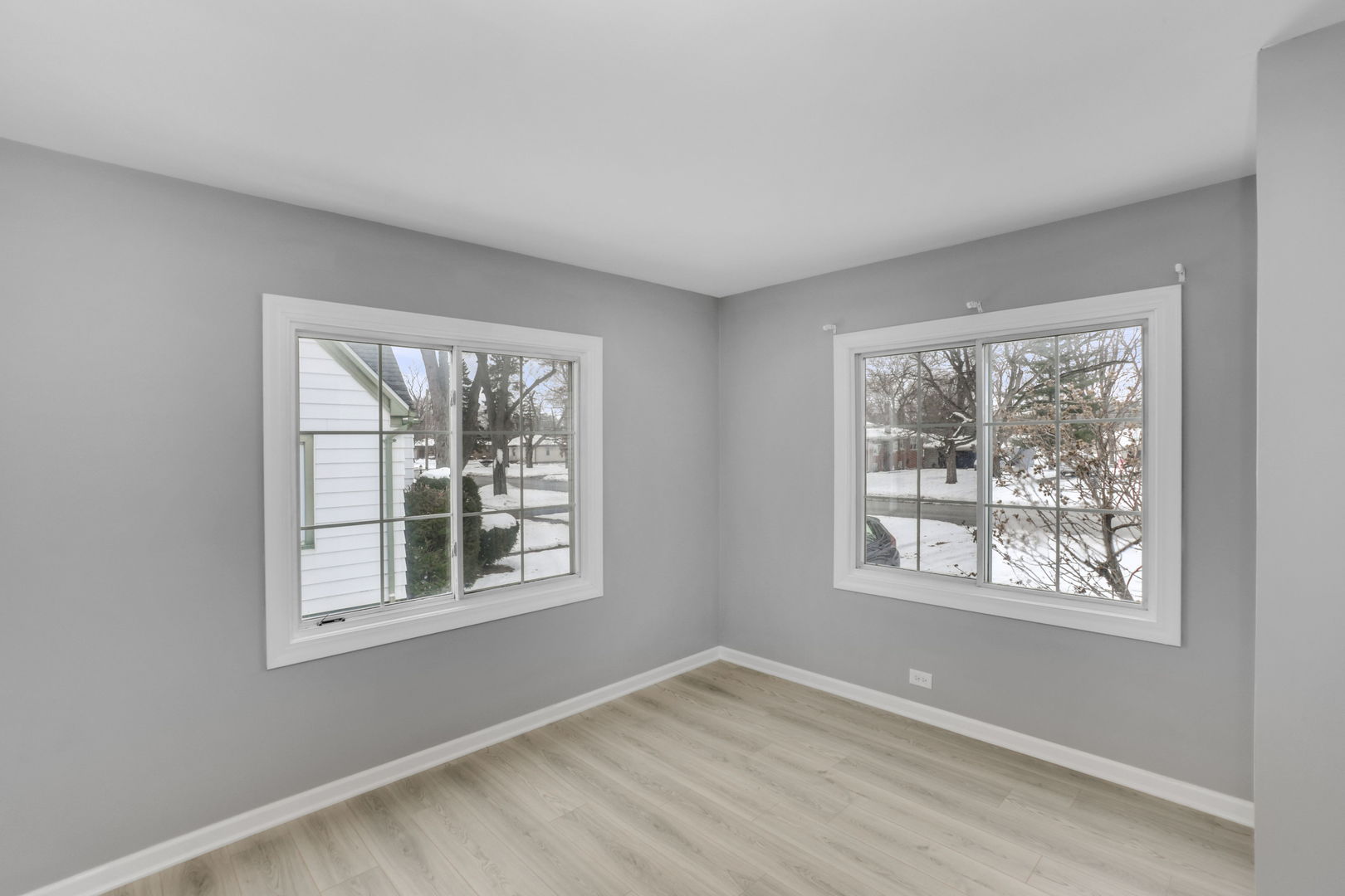 3250 186th Street Lansing, IL 60438 - Photo 13 of 18 a view of an empty room with windows
