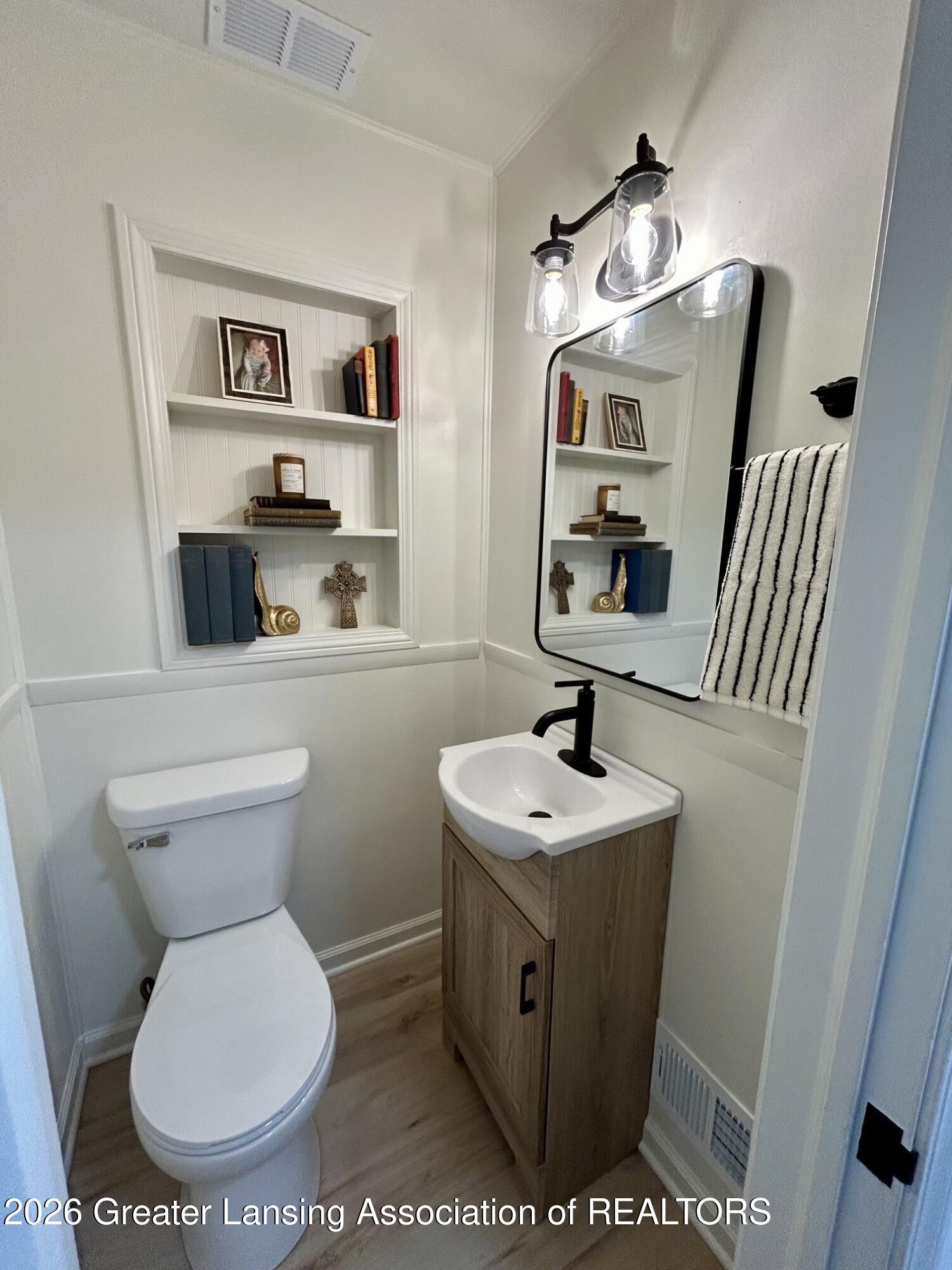 1615 Inverness Avenue Lansing, MI 48915 - Photo 17 of 43 Downstairs Bath