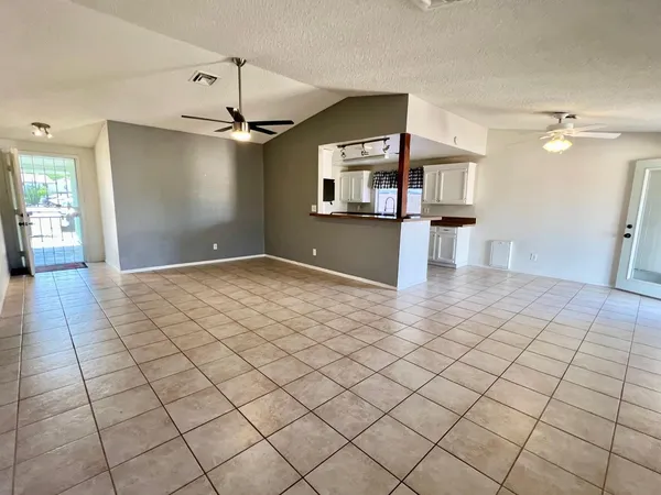 $2,000 | 4427 North 102nd Drive, Phoenix, AZ 85037